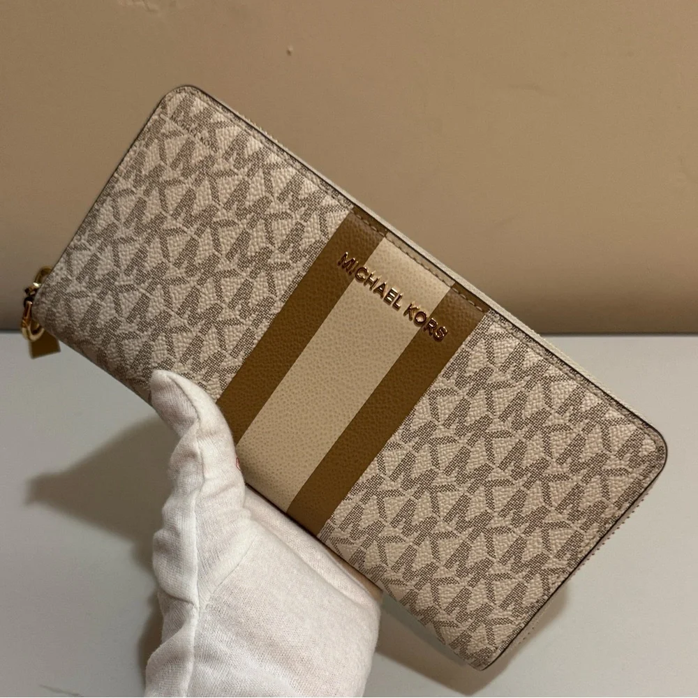 Michael Kors Cream and Gold Zip-Around Wallet - Picture 11 of 11